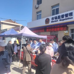 民警趕大集，宣傳零距離
