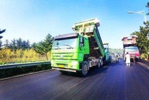 S201威東線（機(jī)場路）路段，預(yù)計(jì)10月20日路面主體完工